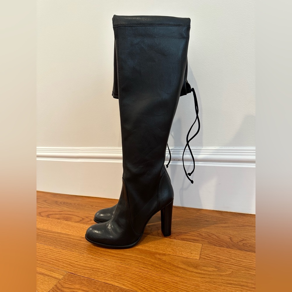 Stuart Weitzman boats